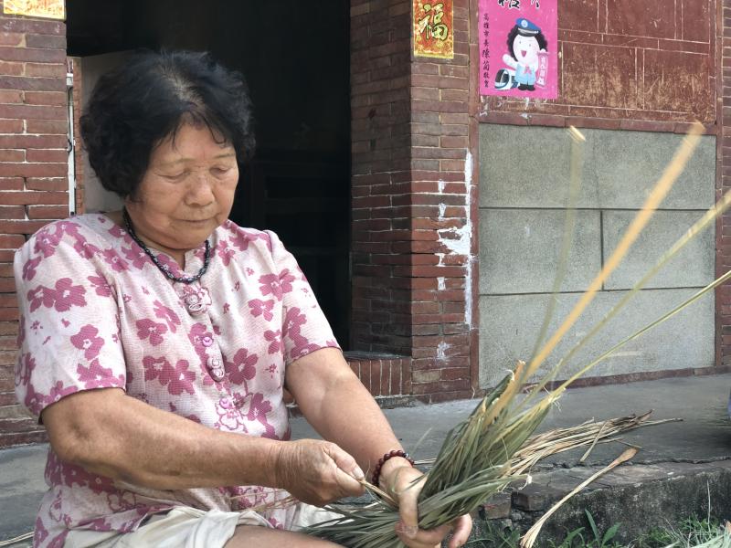 記錄社區達人認真製作天地掃之模樣