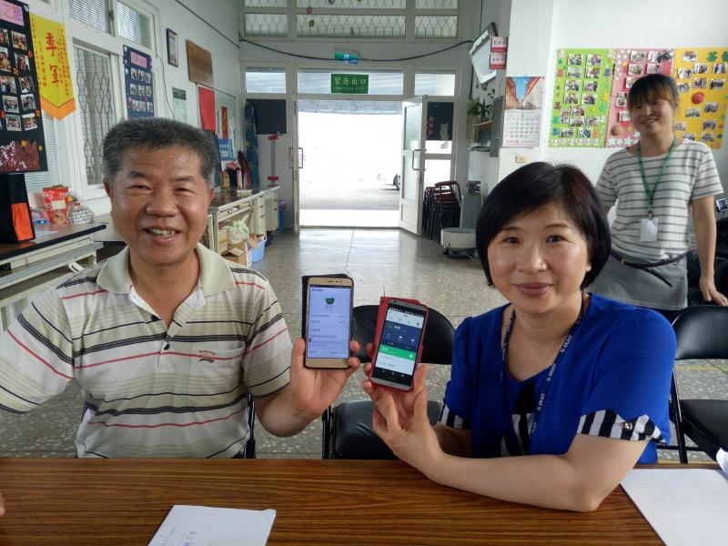 日期:107.05.22~23
時間:下午 13:30-16:30
地點:南投縣鹿谷行動DOC (樟雅社區)
參與學員:店家、小農、青農
內容:本次行動DOC課程地點擴散到位於鹿谷鄉凍頂村的樟雅社區活動中心,學員對LINE@官方帳號的申請與