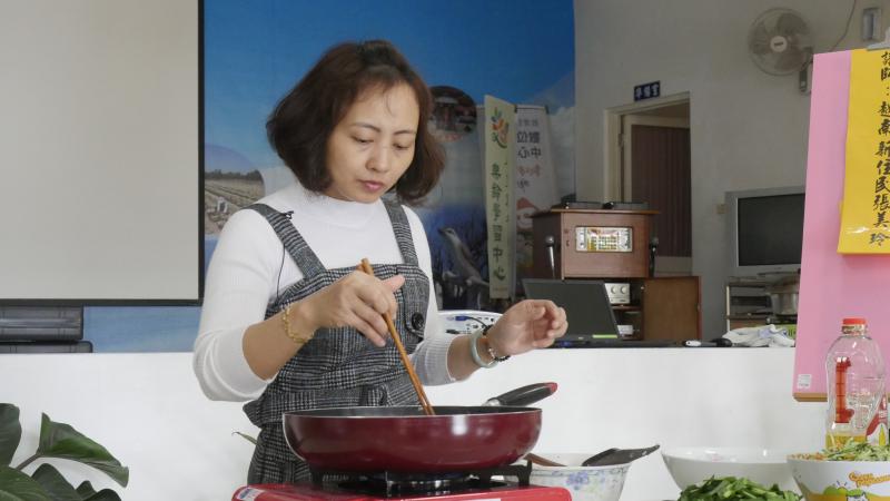 來自越南嫁來臺灣近十年的美玲，起初對於臺灣飲食文化不熟悉 ，不斷的與婆婆請教指導，經反覆的學習與試做，研發出融合臺越創新料理。