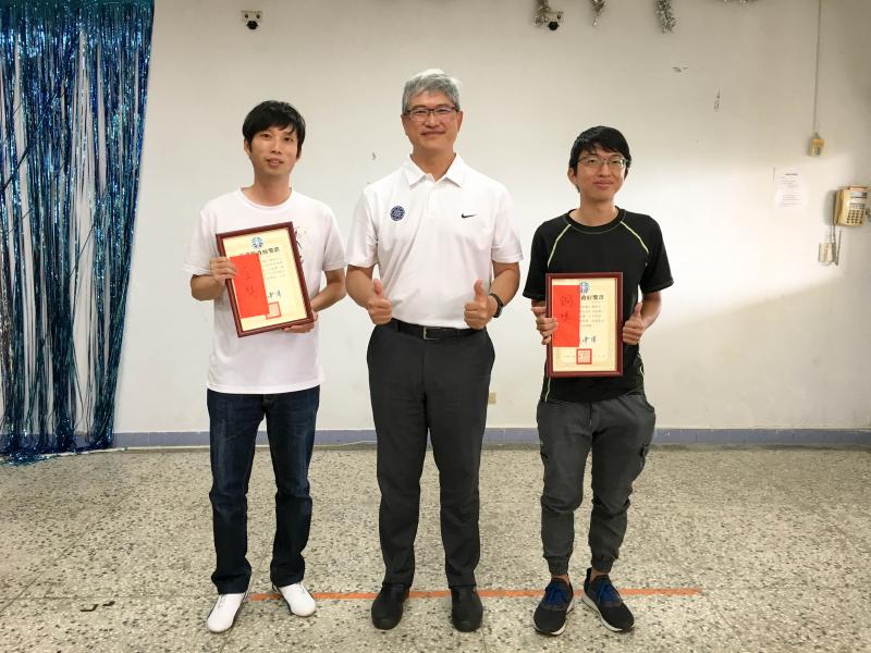 七美DOC學員參加東東澎DOC鄉鎮小旅行影片競賽得到銅獎，也感謝李忠謀教授親自授獎。