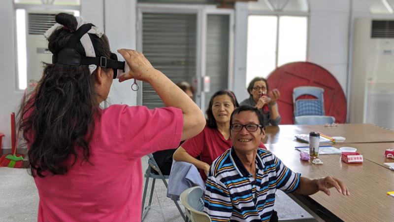 壽豐DOC開設VR課程，讓學員透過VR case體驗登山，學員感到很新奇有趣，好像真的進到山林中。
