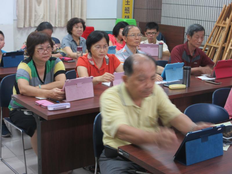 挑選合宜的自拍棒,方便又好用!