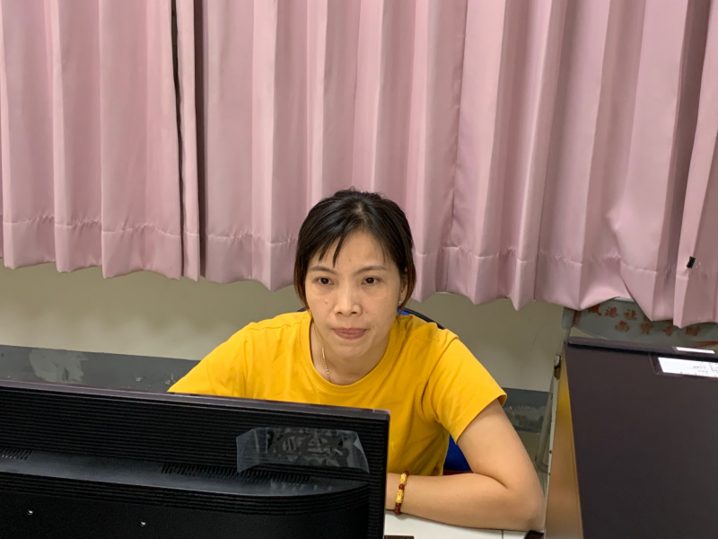 新住民阮玉饒來電腦教室學習PPT製作。