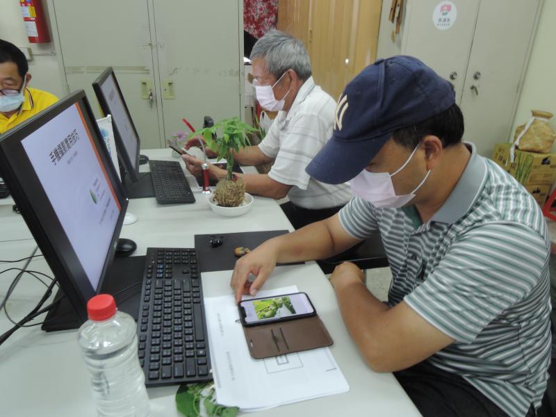 拍攝地點：橫山DOC
講師介紹Snapspeed的修圖技巧，並以同學在生態池拍攝到的柿子作為示範。
