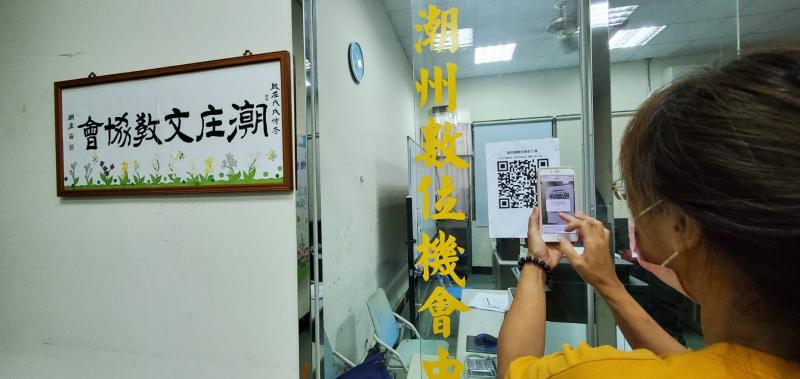 進入DOC教室前務必配合量體溫、實聯登記、全程配戴口罩、禁止飲食以及消毒工作，上完課後也請務必做完手部消毒工作後再離開。