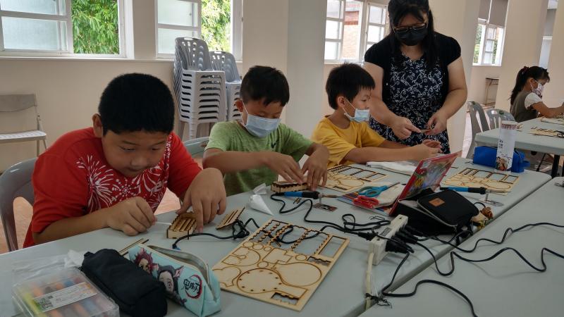 天馬行空是孩子的特性，創意無限是本能，也有無思無為無想法，只要勇敢嘗試，就可以喔!