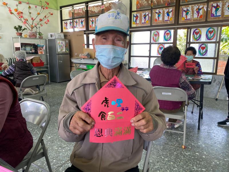 阿媽拿春聯