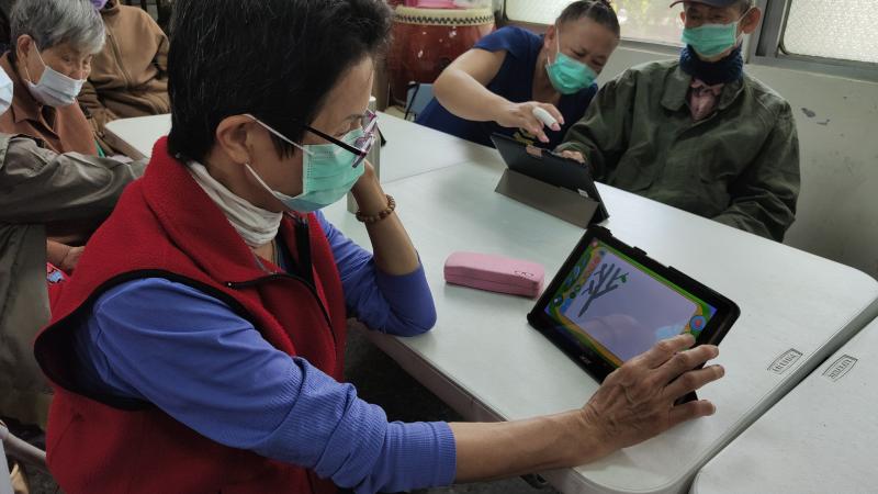 使用平板電腦繪圖APP~畫畫