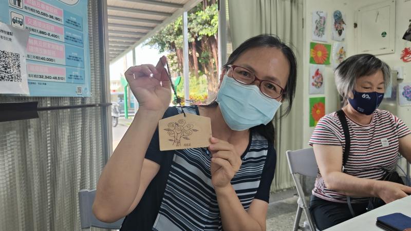 新鮮出爐的 母親節版本烙畫~~完成