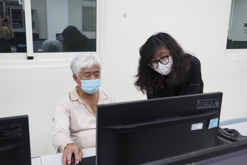 老師指導學員AI軟體