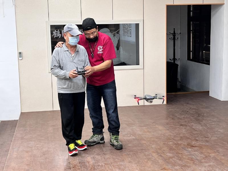 瑞穗DOC於三月份開設【瑞穗山川美景】空拍機體驗課程，在林文勳講師的引導下學員透過實際操作空拍機跟上數位時代。
