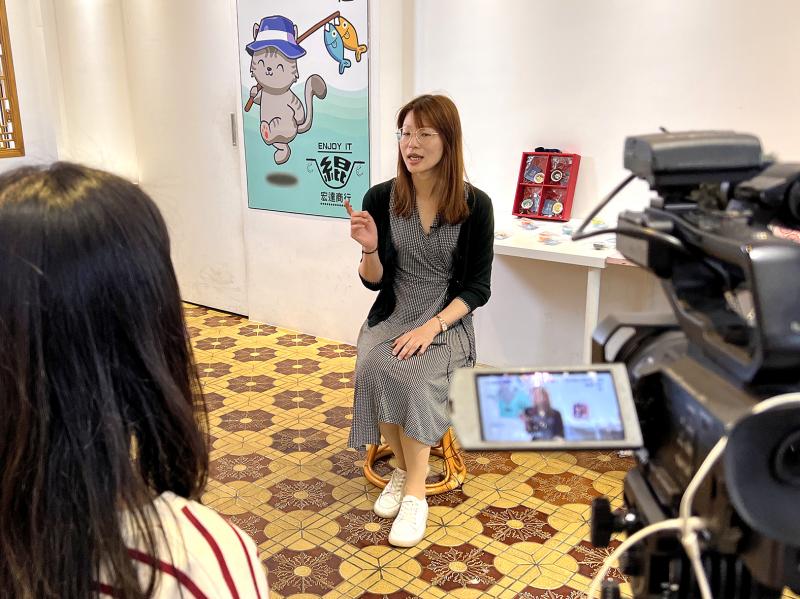 宏達商行第三代經營者顏秀娟訪談拍攝過程