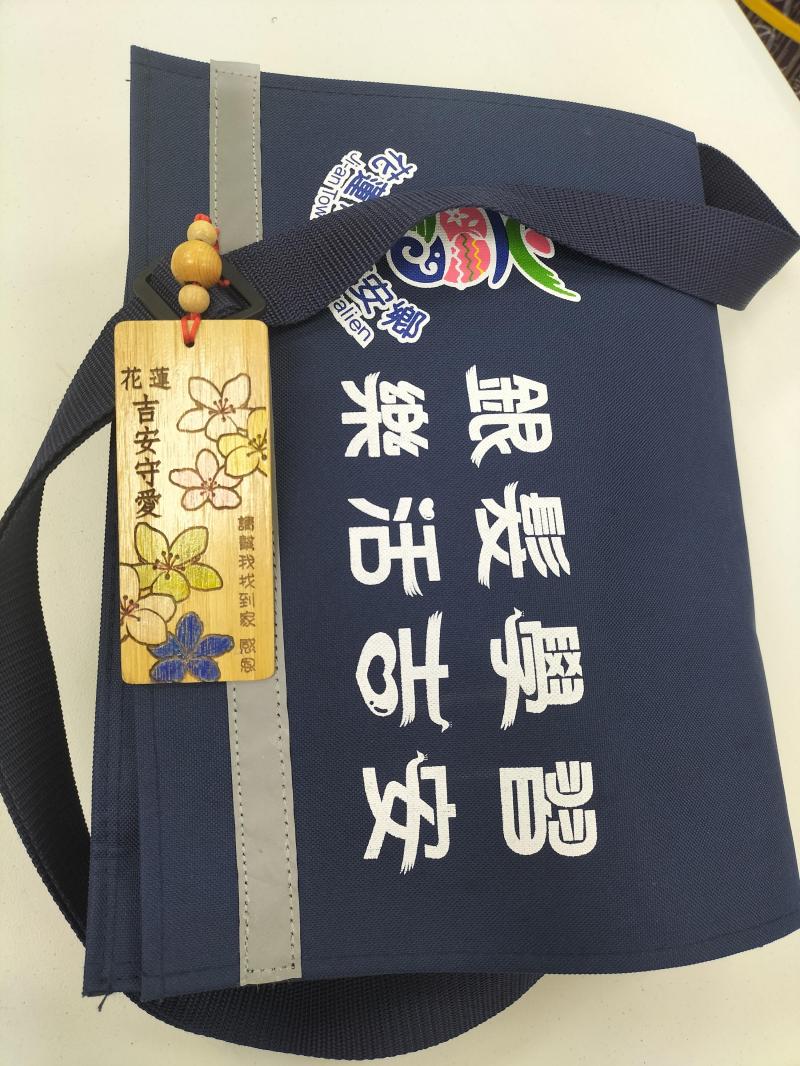 根據教學需求，產出不同教材。