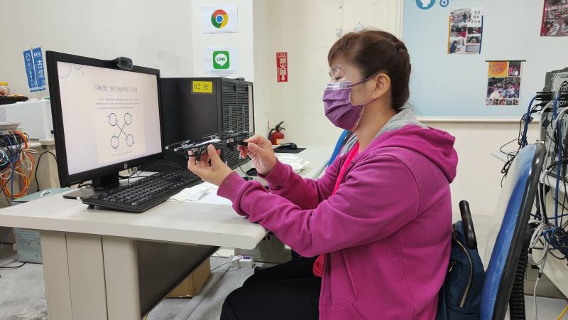 仔細看看無人機的結構