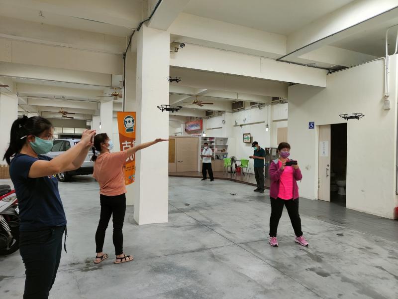 第一次體驗飛行囉~