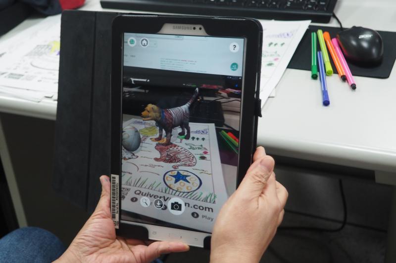 學員體驗AR立體效果