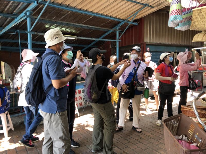拍攝地點：新埔鎮第一公有零售市場
拍攝內容：講師帶領學員在市場的攤位間取景，針對不同的對象進行拍攝。