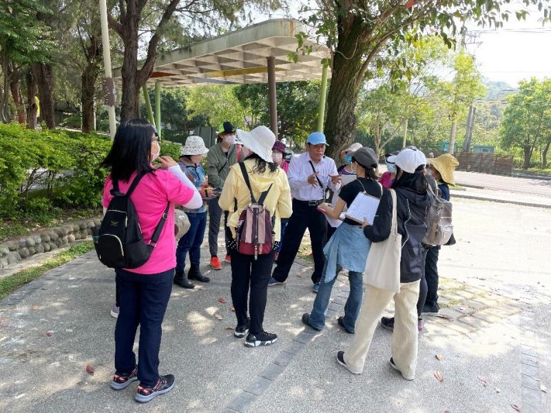 秋賢老師分享台灣歌謠之父鄧雨賢在音樂創作之路上，不得志的一生。