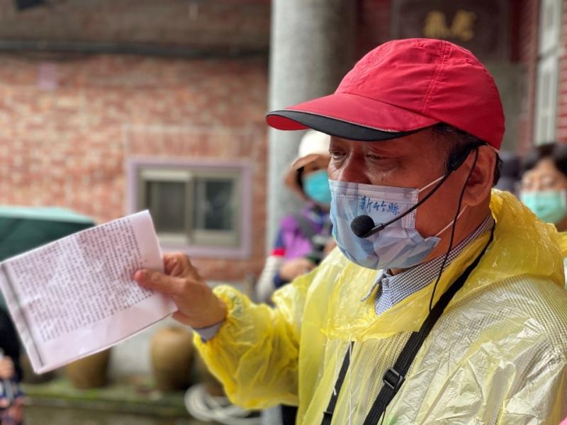 秋賢老師於鄒洪將軍故居訴說他抗日剿匪、征戰的一生。