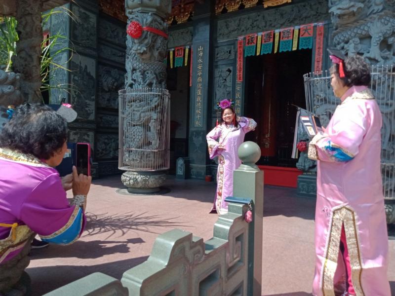 邀請你家的阿公阿嬤來當網美