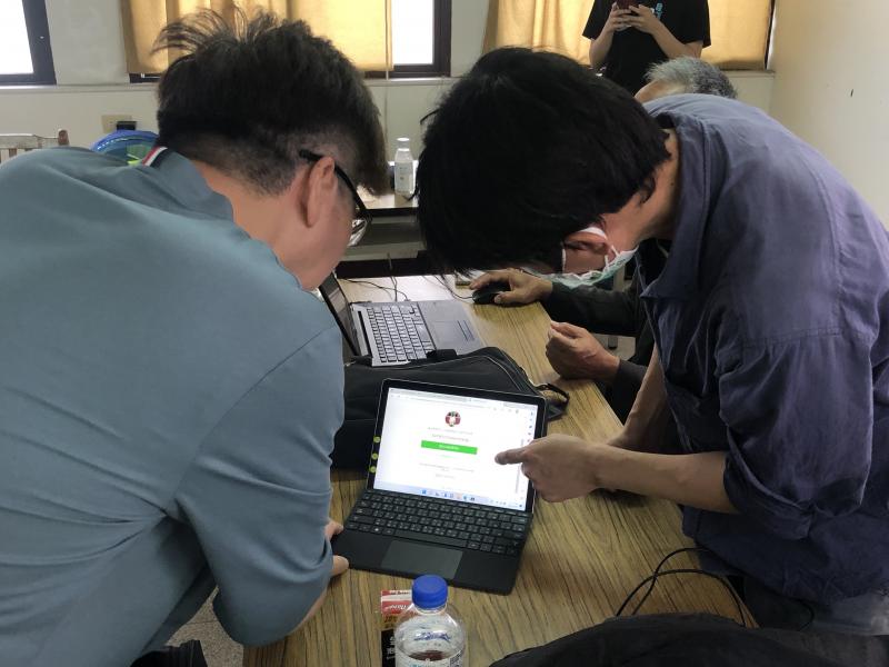 鳳林DOC開設社群行銷「LINChatbot」課程，講師為學員們講解如何建置Line官方帳號，讓店家可以跟消費者互動零距離。