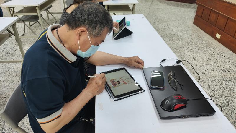 手拿觸控筆，沒有繪畫天賦，描繪也能畫出不一樣的感覺