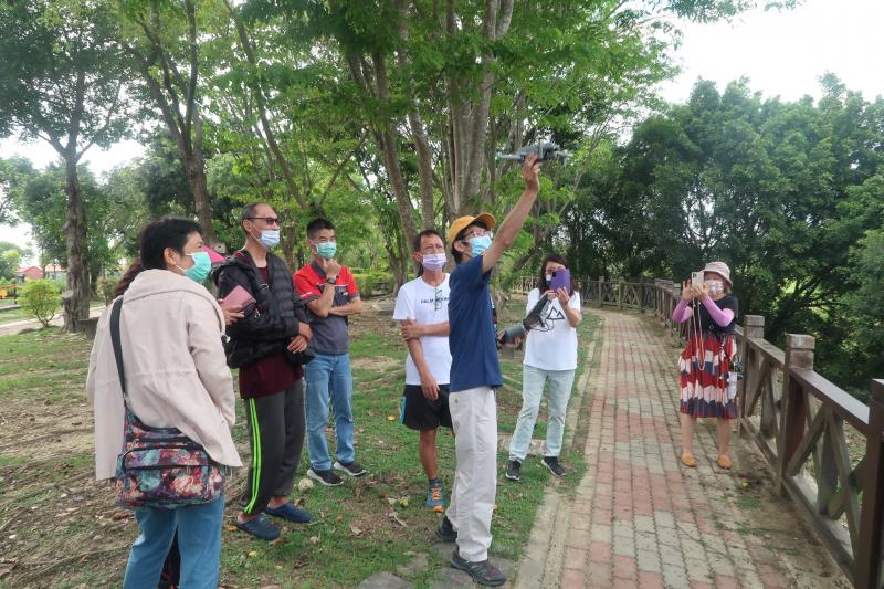 阿蓮DOC開設空拍課程，帶領學員至阿蓮區二仁溪親水公園實際空拍操作體驗。