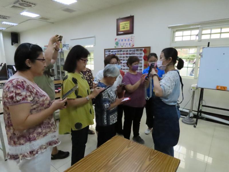 老師教學員「愛料理」是台灣最大的食譜社群平台
