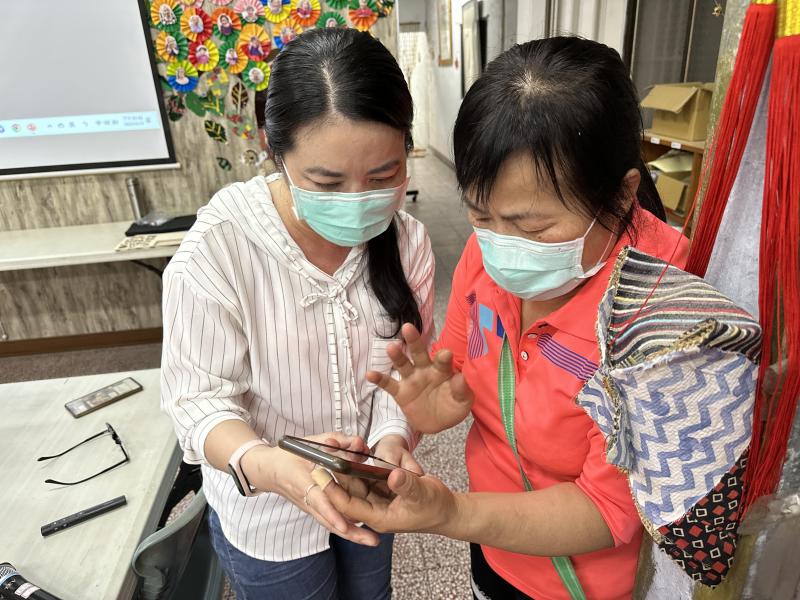 壽豐DOC召募社區志工團體，開設E政府數位幫手培訓，提升志工們服務量能。