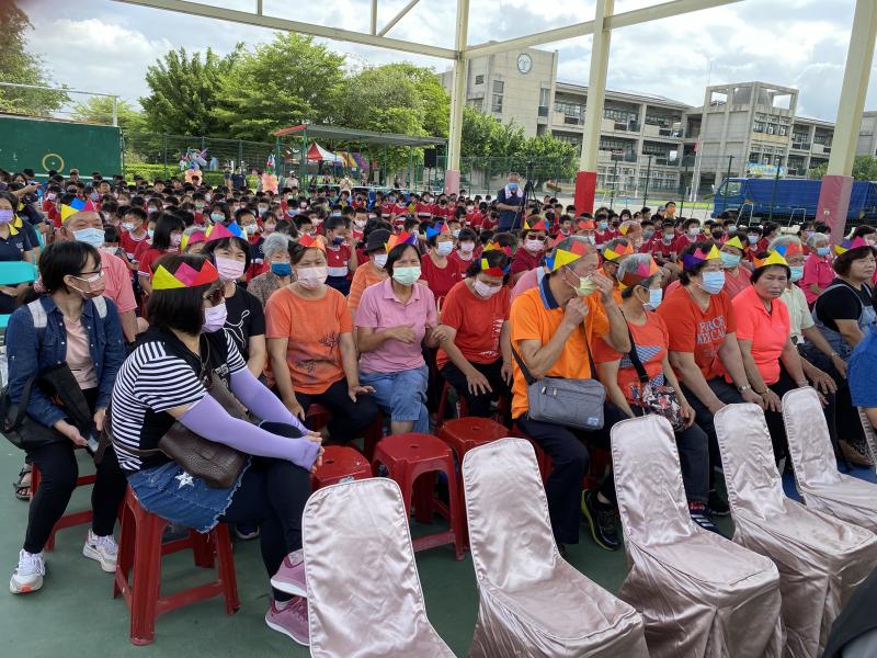 三和國小半戶外網球場落成啟用典禮表演後觀禮