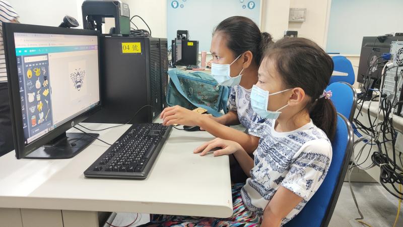 家長在旁協助～