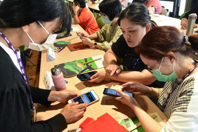 「走入 DOC 故事的實境解謎山林尋寶」參與共同闖關遊戲。