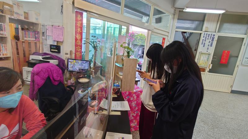 現學現賣，沒帶圖書証沒關係，利用手機APP，即可把書帶回家！