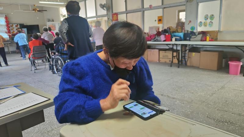 一位很踴躍諮詢的民眾