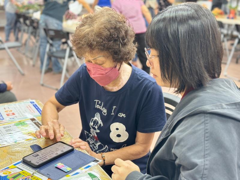 協助長輩使用手機APP,能更進一步了並使用