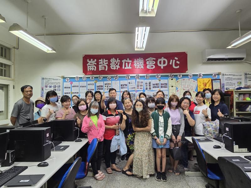 課後學員合影。