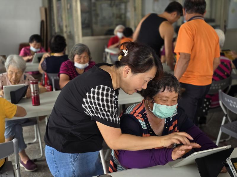 社區志工協助長者操作時遇到的瓶頸。