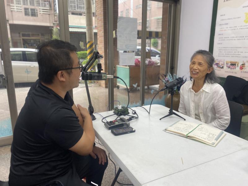 大林DOC開設Podcast課程，講師引導學員分享自己的人生故事，學員開心分享如何來到大林，開啟新生活。