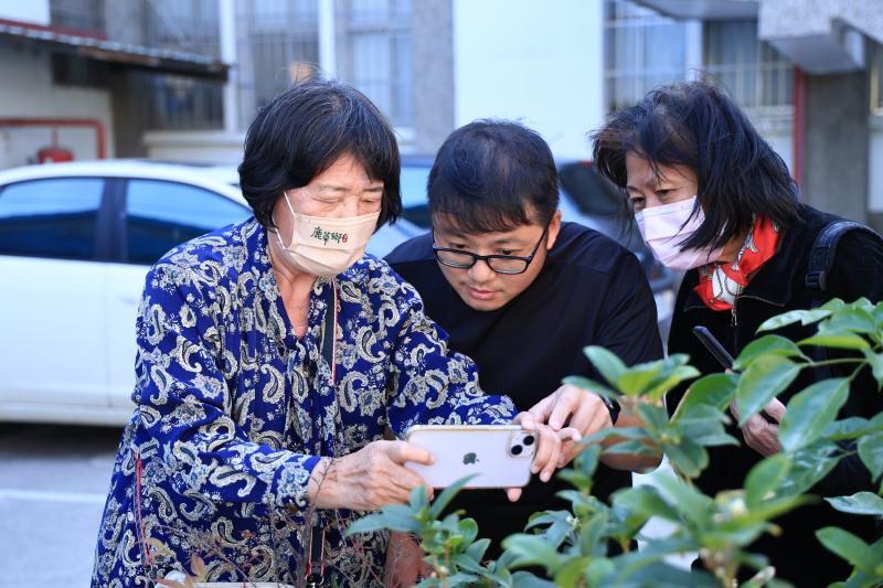 手機拍照功能不再只是按下中間圓點，學會取景、九宮格、調色，對學員幫助很大