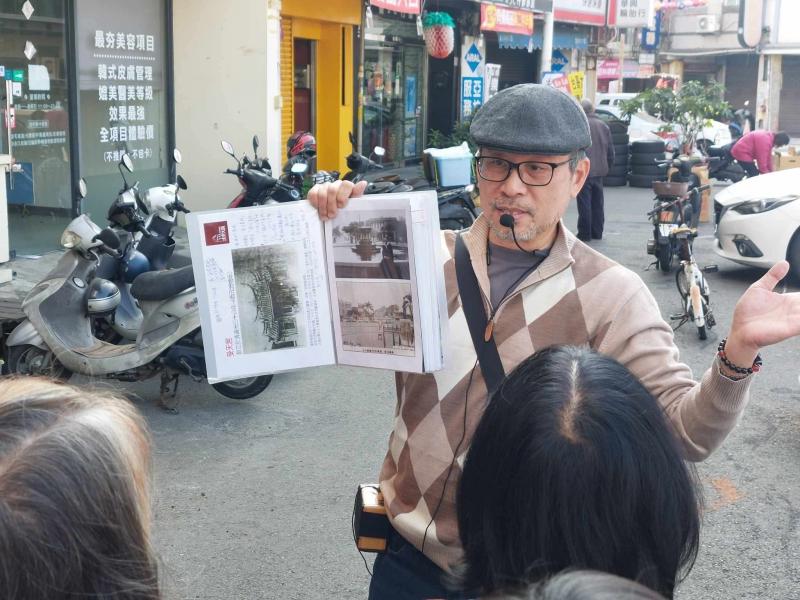斗六太平老街關有仁老師導覽歷史街道。