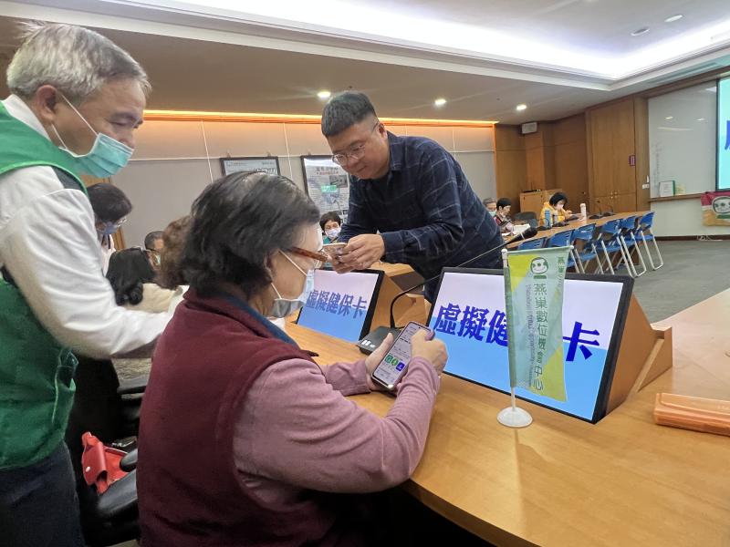 燕巢數位中心於3月6日走進義大醫院志工團隊,開設一系列數位實用課程