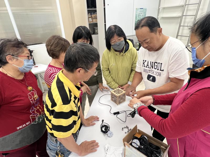 上課日期:114年3月
上課地點:龍崎DOC教室
上課內容:跟學員說明雷雕作品的零件，及作品呈現效果