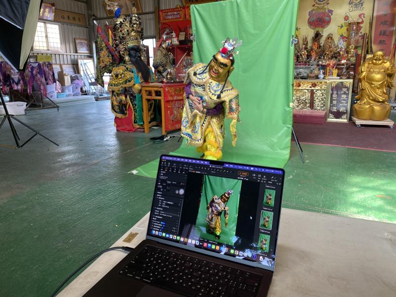 透過數位攝影課程，金城DOC記錄下天震堂醒獅團團員的帥氣模樣。