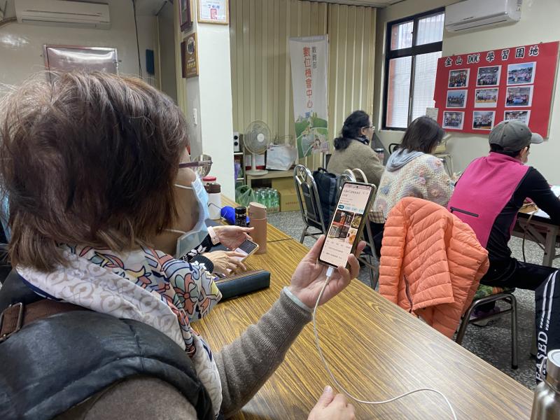 學習地圖導航、地點搜尋與路線規劃，讓學員們提升日常外出與旅遊的便利性。