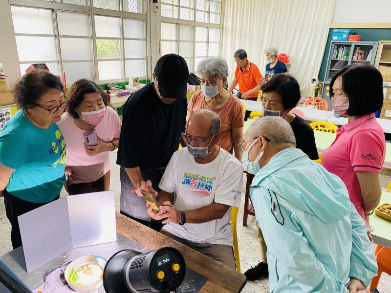 老師很會擺盤，學員很會拍照，商品攝影真有趣