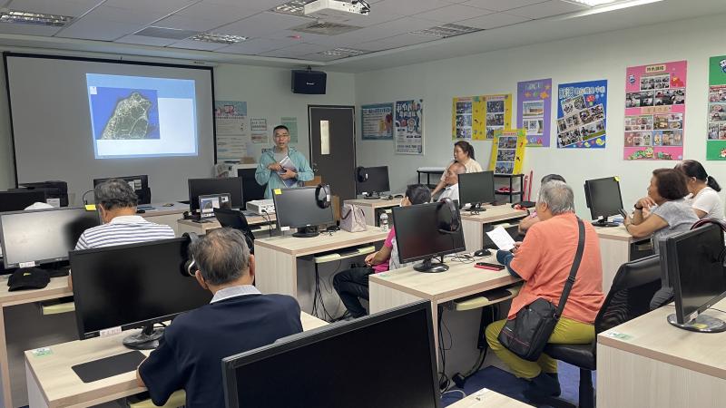 蘇澳DOC開設【地方敘事力：社區故事我來說】課程，由走讀經驗豐富的林國賓老師帶大家到社區了解地方文史並記錄，將那些鮮為人知的地方故事能被記錄下來，未來再以不同的樣貌呈現，讓地方的故事繼續傳承。