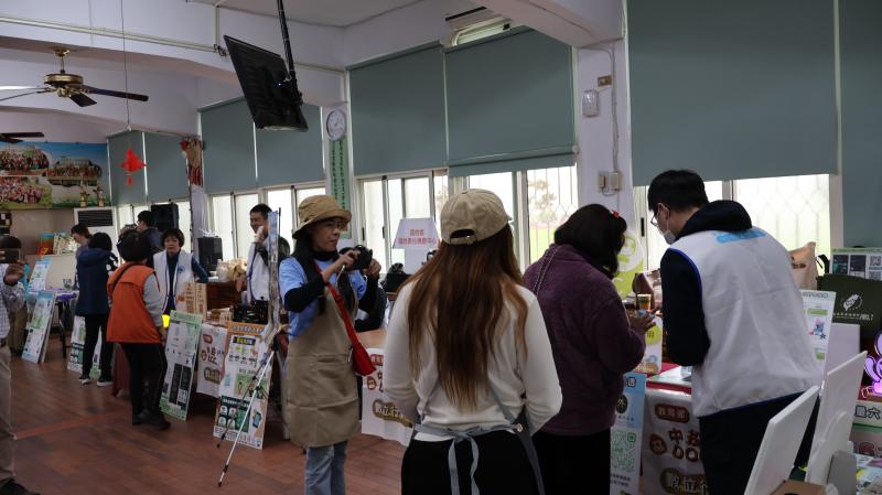 DOC執行秘書努力將所學為在地長輩介紹數位服務主題
