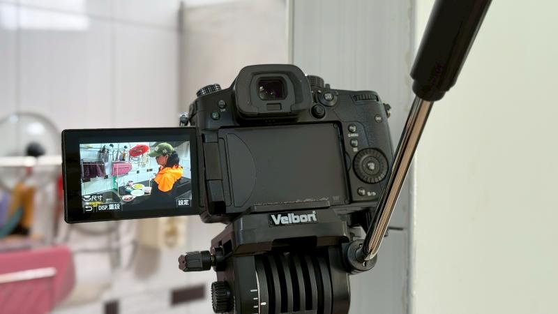 美食拍攝從器材設定到拍攝構圖，學員一步步掌握技巧和鏡頭，讓家的味道透過影像流傳下去，成為記憶中的風景。