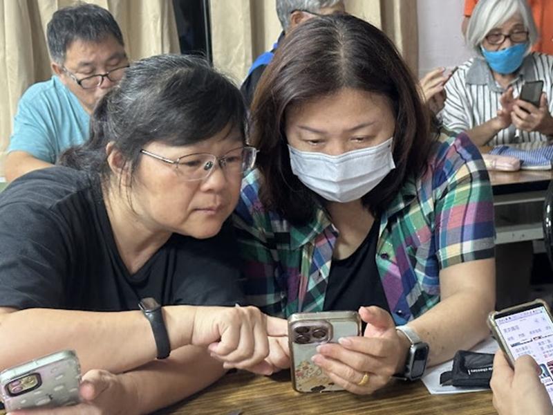 跟同學一起上課