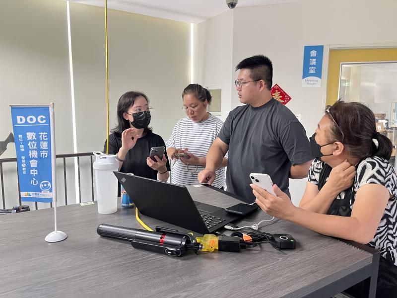 花蓮市DOC開設數位拍片達人之路，課程學習短影音拍攝及影片剪輯技巧。